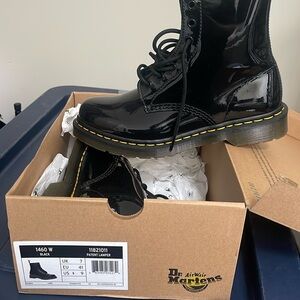Dr. Martens Patent Lamper Boots